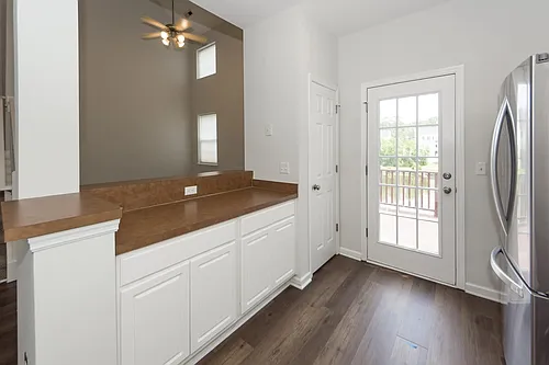 547 McLernon Trce Photo 1