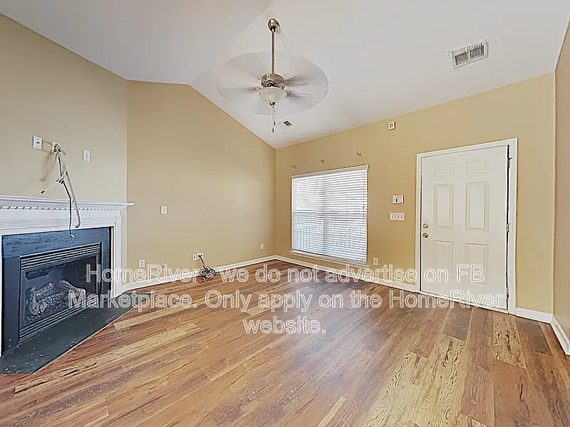 3 bed, 2.0 bath, 1307 sqft, $1,750 — Photo 3