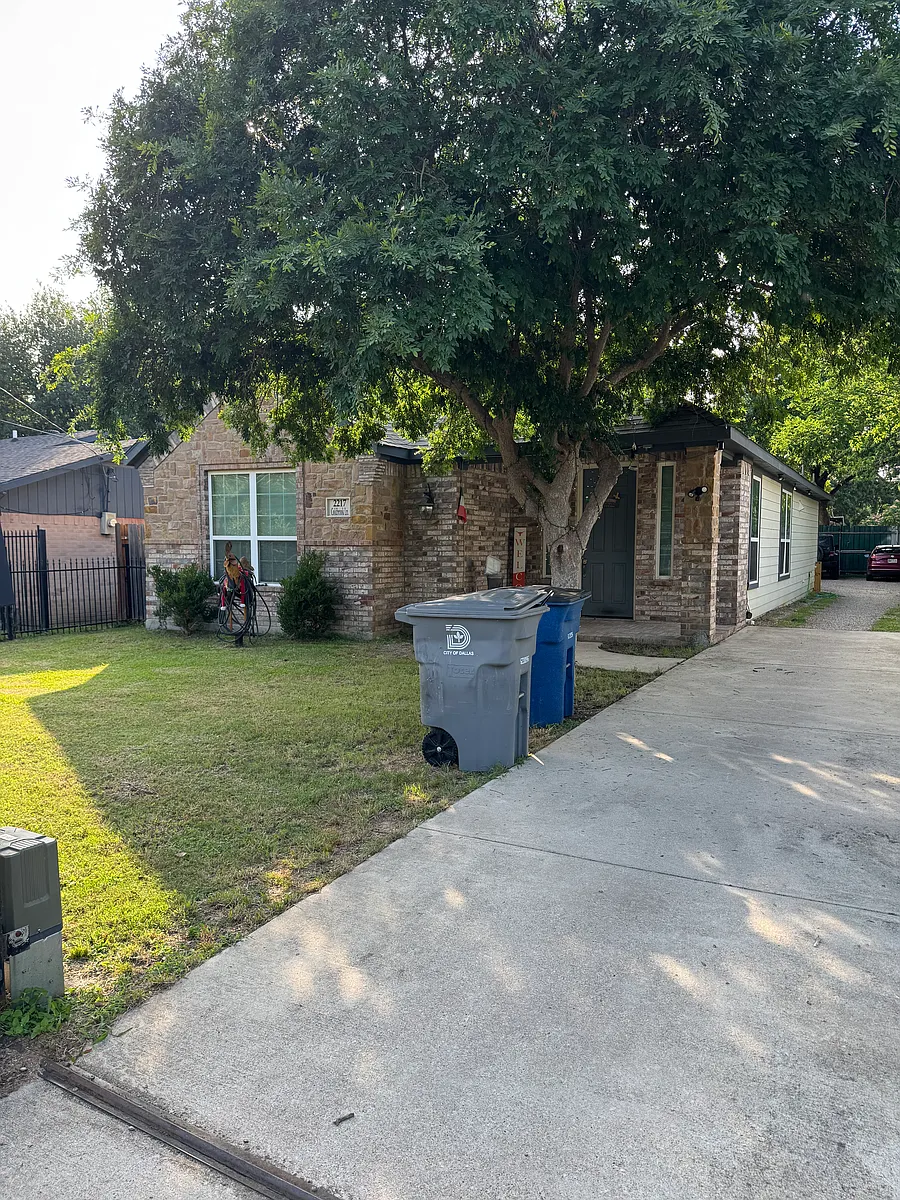 Building Photo - 2217 Coldbrook Ln