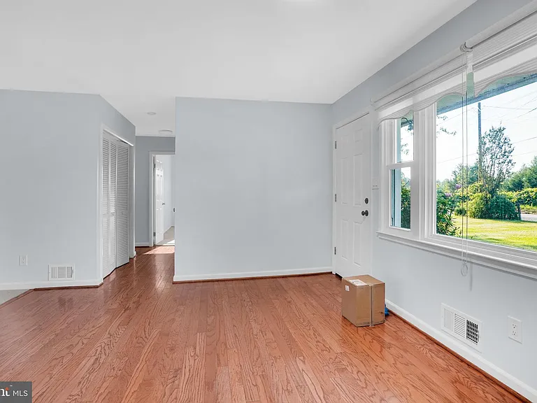 13209 Thornton Dr — Photo 7