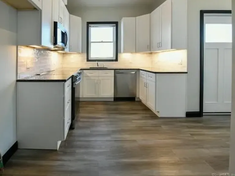 77 Whiting St #2B — Photo 1