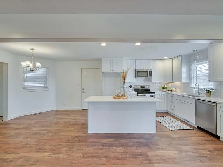 1356 E Rosebrier St — Photo 8