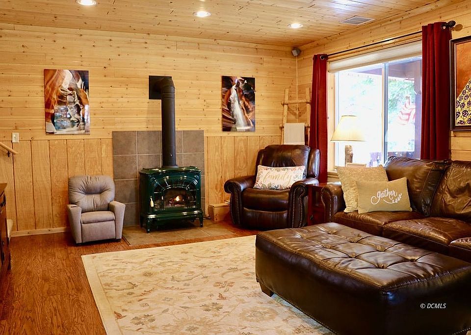 2nd image of 1370 E Ruger Ln