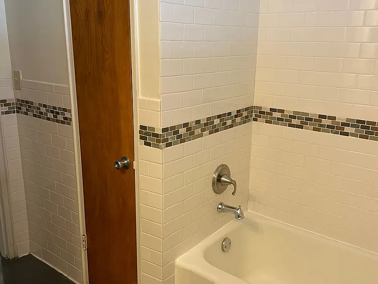Virginia Apartments — Photo 27