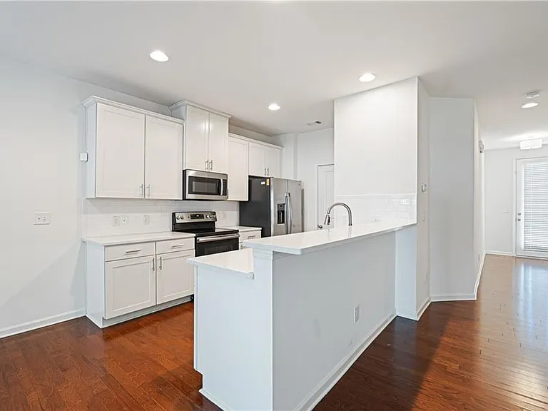 1878 Plainsboro Dr — Photo 3
