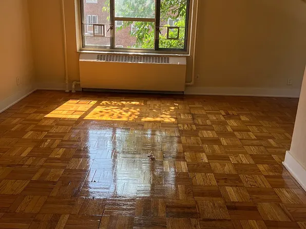 67-01 197th St #2, Fresh Meadows, NY 11365