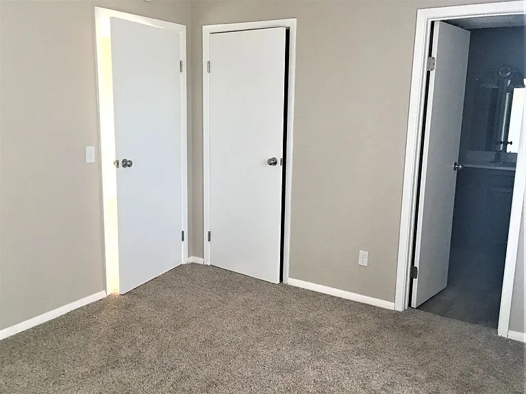 Southland Villa Apartments — Photo 21