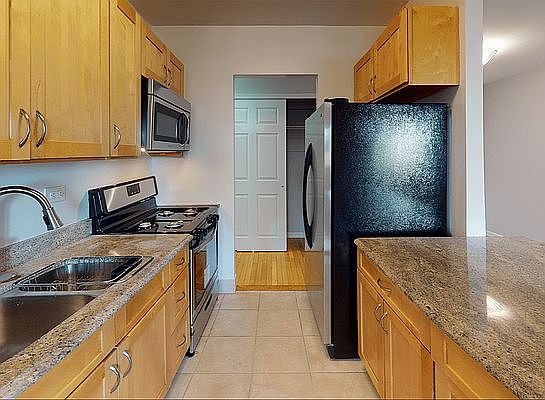 4th image of 70 W 93rd St #704C
