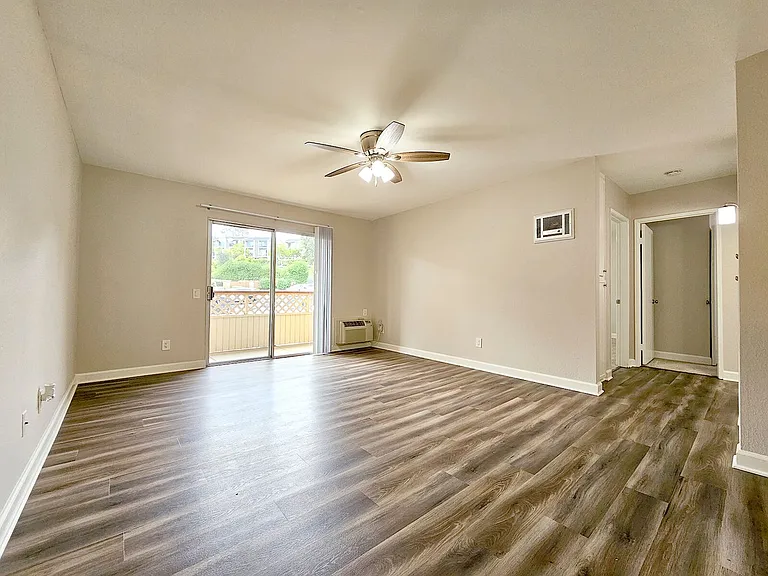 Parklane Apartments — Photo 75