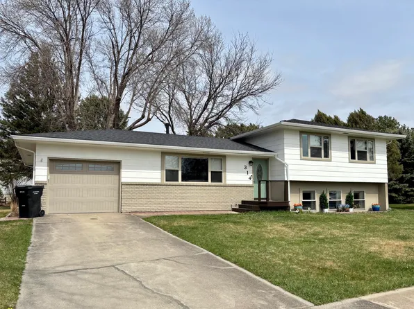 314 W 7th St, Pierre, SD 57501