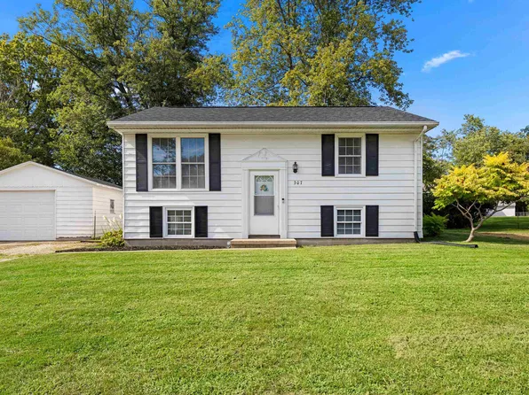 307 E Bittersweet Rd, Washington, IL 61571