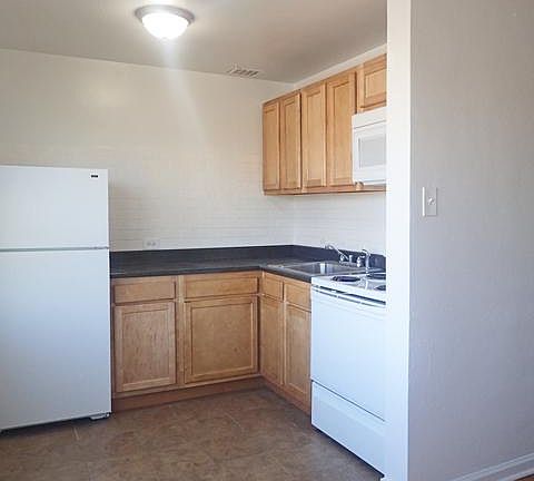 4th image of 1410 Albion St APT 16