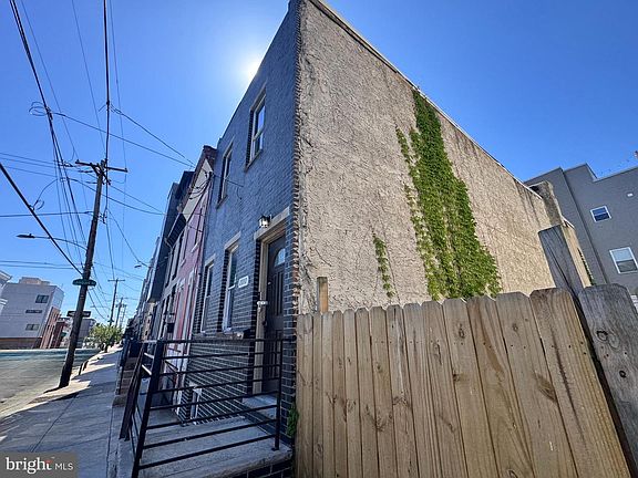 3rd image of 2050 Reed St
