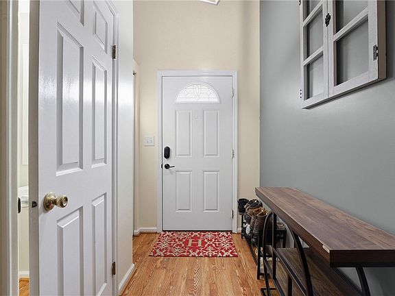 4th image of 2518 Hawthorne Dr
