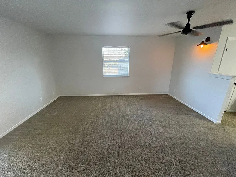 552 Lawson Ln — Photo 11