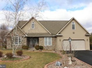 1003 Belair Dr, Chambersburg, PA 17202