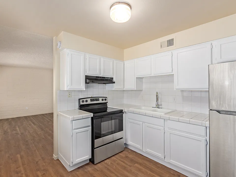 3415 E Earll Dr.