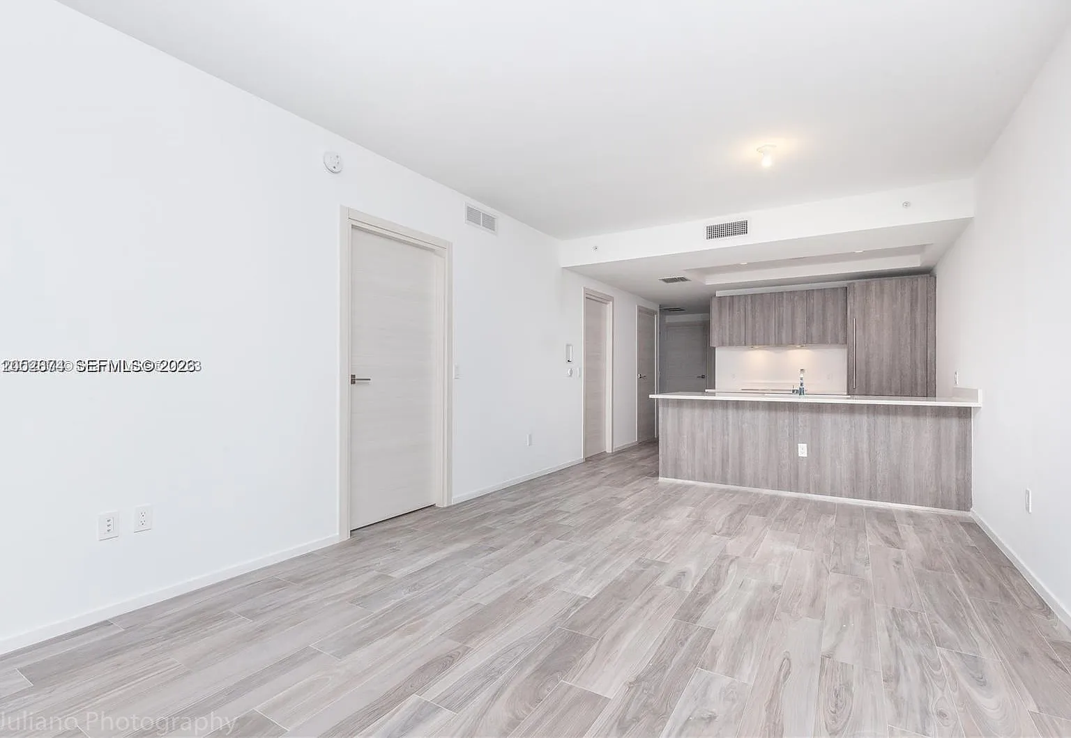 1 bed, 881 sqft, $4,100 — Photo 3