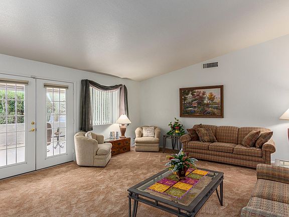 5th image of 2202 S Myrtlewood Cir