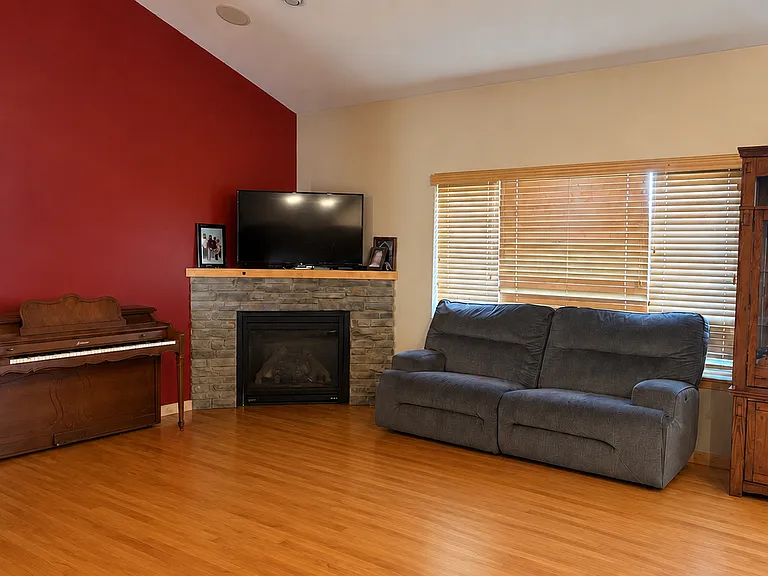 2168 Glen Oaks Dr — Photo 6
