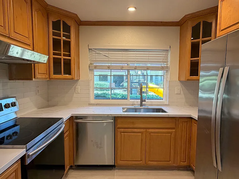 437 Costa Mesa Ter — Photo 8