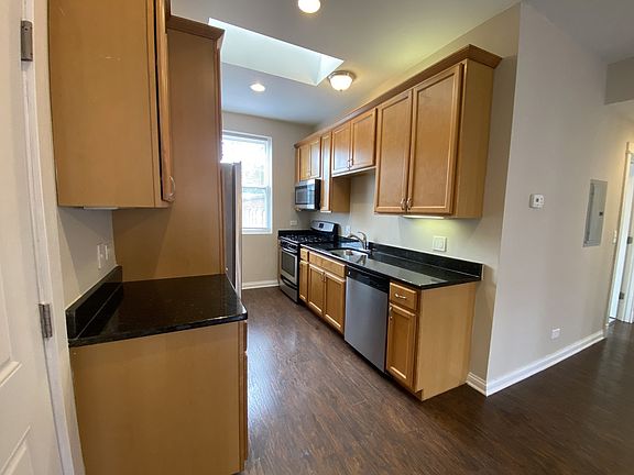 4th image of 1334 W Greenleaf Ave APT 3C