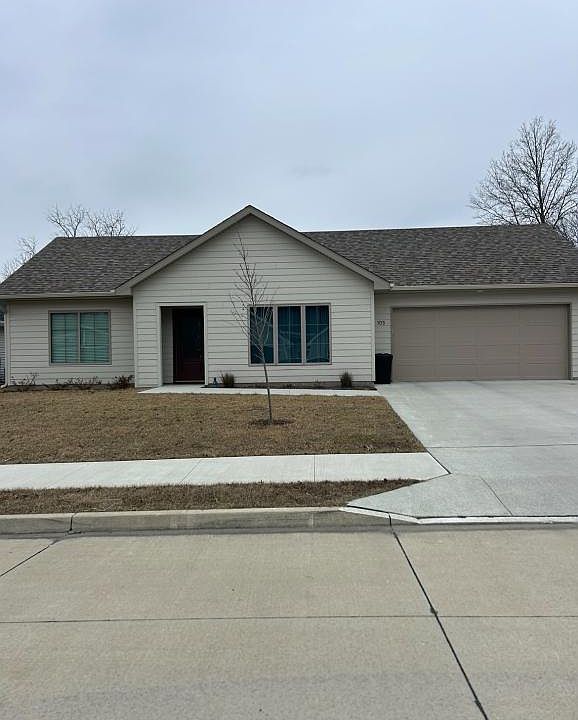 1st image of 105 N Luna Ln