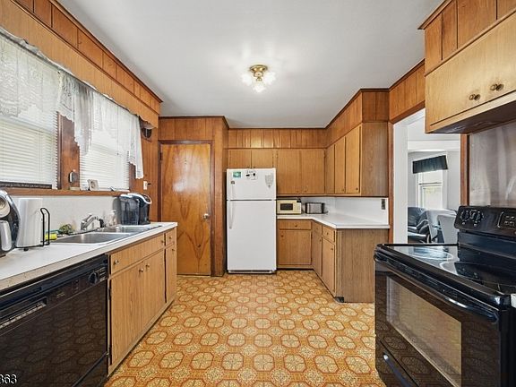 4th image of 149 Roessler St