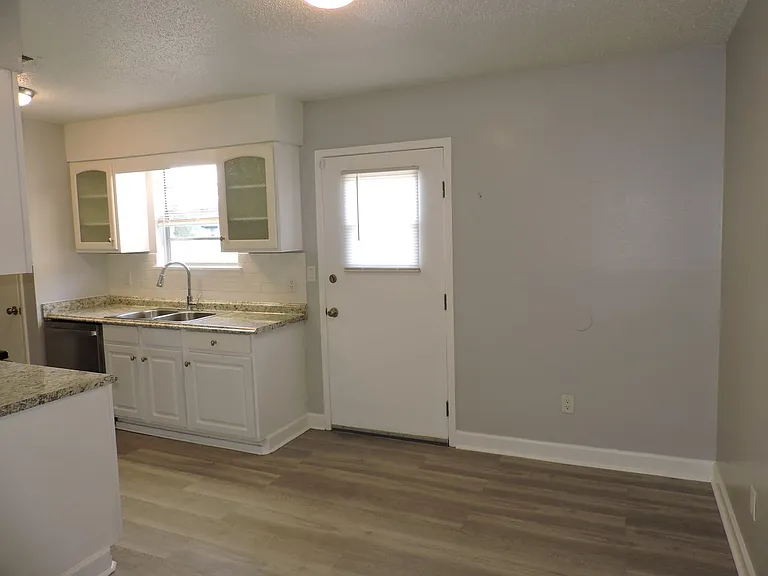 346 Quigley Rd — Photo 7