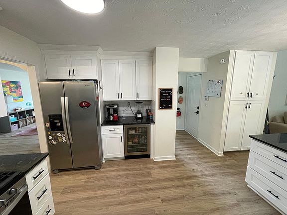 3rd image of 3330 Northcliff Dr