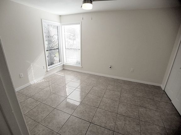 5th image of 604 Montego Bay Ct N Unit 604