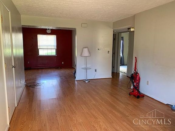 3rd image of 1930 Chaucer Dr Unit C
