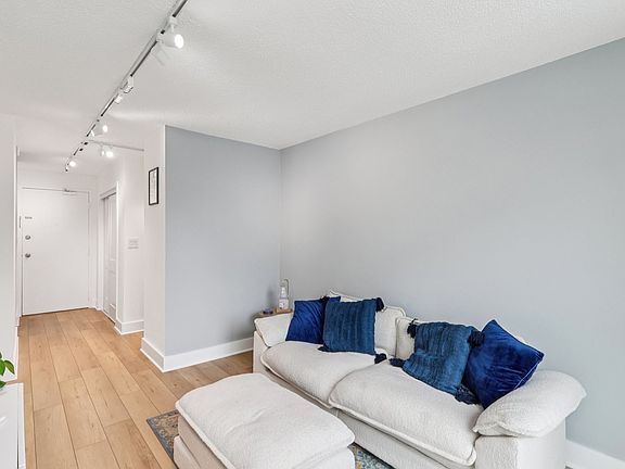5th image of 450 W Briar Pl APT 7J