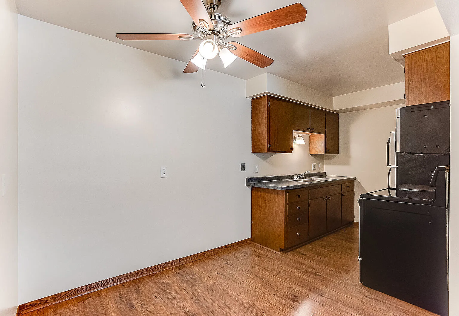 Mark Court Apartments — Photo 4