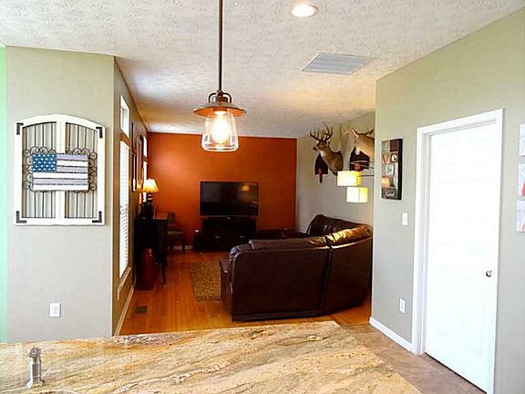 4th image of 224 Irongate Dr