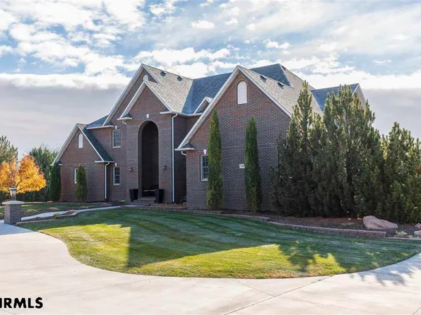 124 E 37th St, Scottsbluff, NE 69361