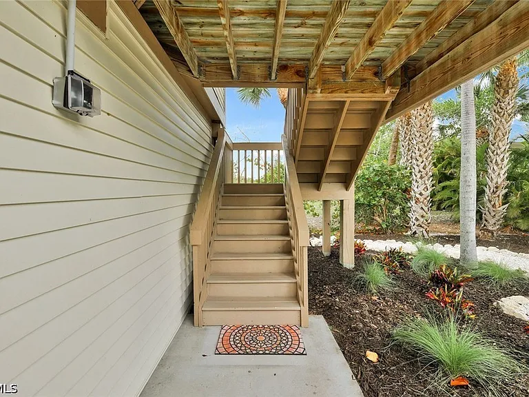 2130 Sunset Cir — Photo 5