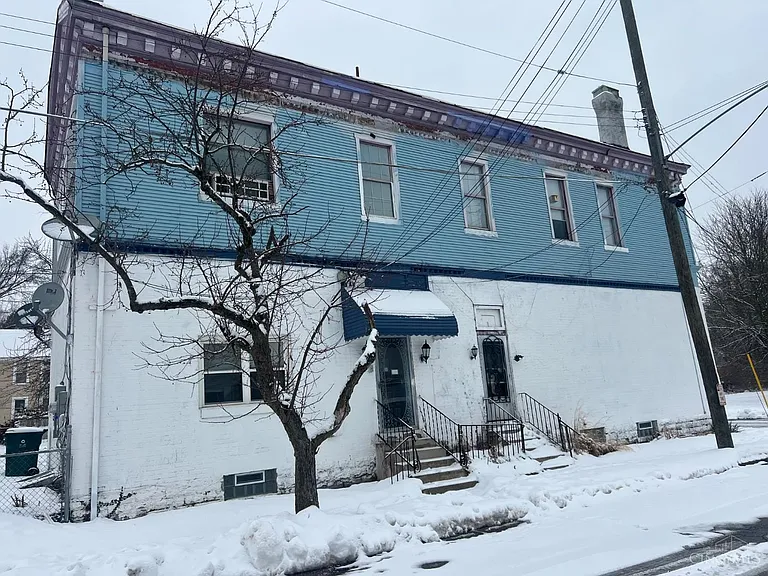4401 Station Ave — Photo 2