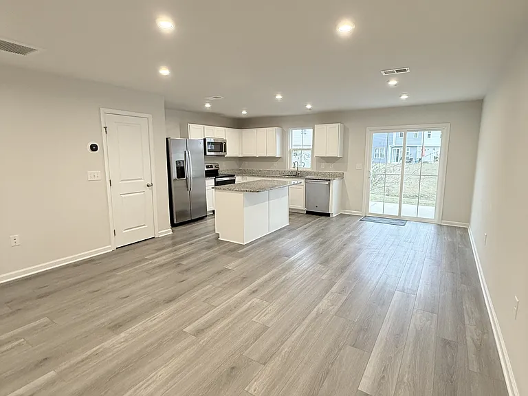 400 El Camino Dr #B — Photo 12