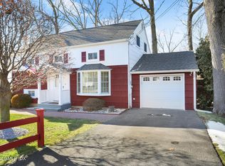 63 Mary Ln, Riverside, CT 06878
