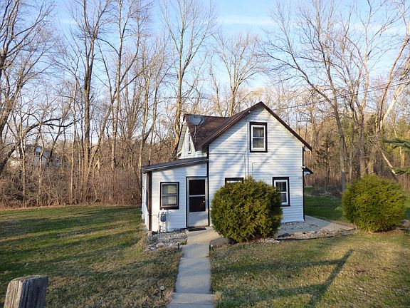 3rd image of 1438 E Friess Lake Dr