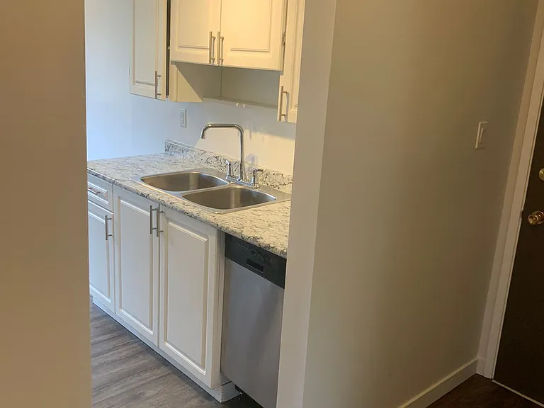 325 Ward St — Photo 28