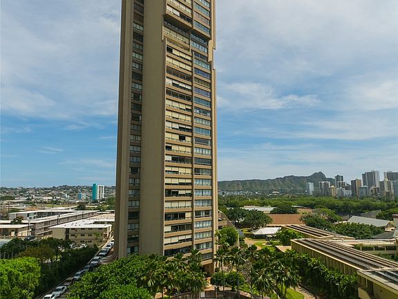 3rd image of 583 Kamoku St #Dh1001