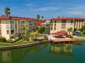 105 Island Way, Clearwater, FL