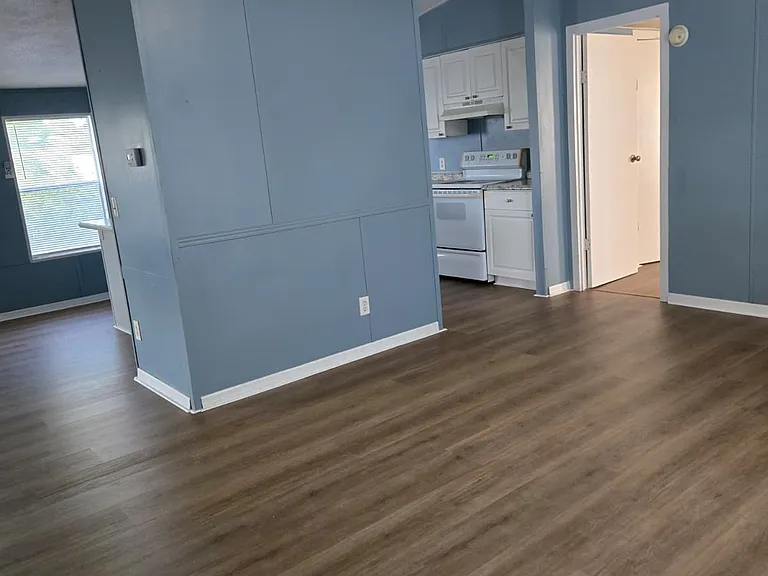 595 Maxanna Ave — Photo 6