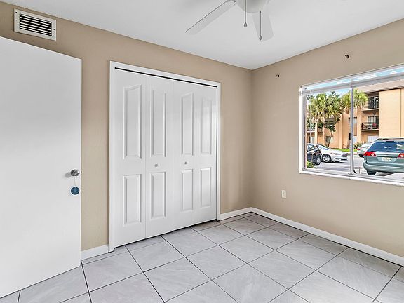 4th image of 5220 Via Hacienda Cir #111