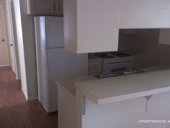4th image of 1106 Hazelton St
