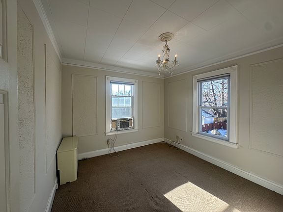 5th image of 17 Laura Ave Floor 2