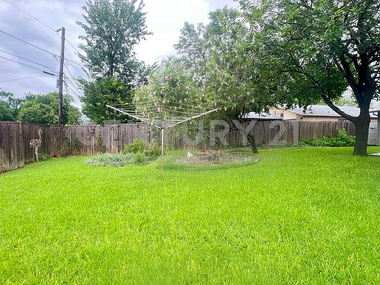 2000 Willow Ln — Photo 12