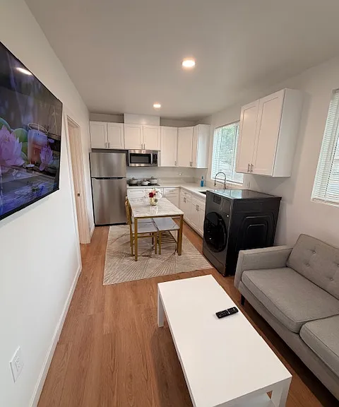 6917 Vanalden Ave — Photo 6